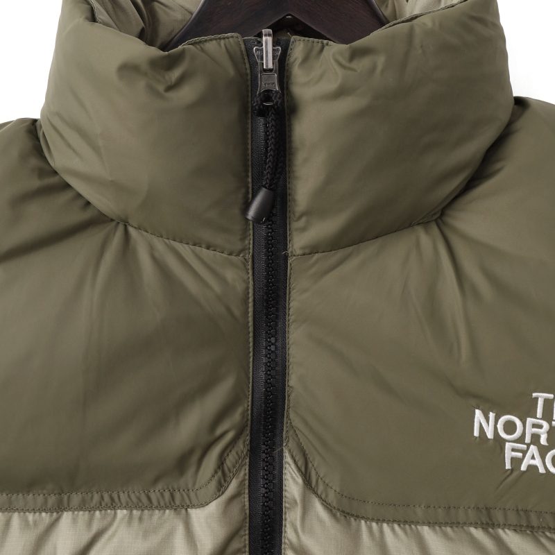 The North Face 
Hooded Down Puffer