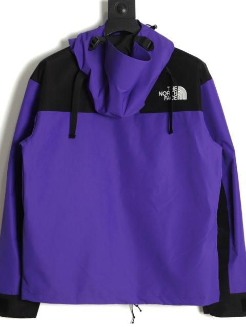 The North Face 
Explorer Jacket