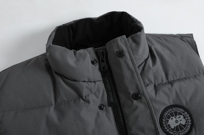 Canada Goose 
Vest