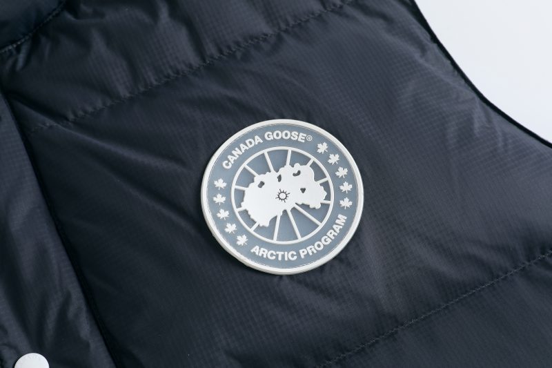 Canada Goose 
Vest