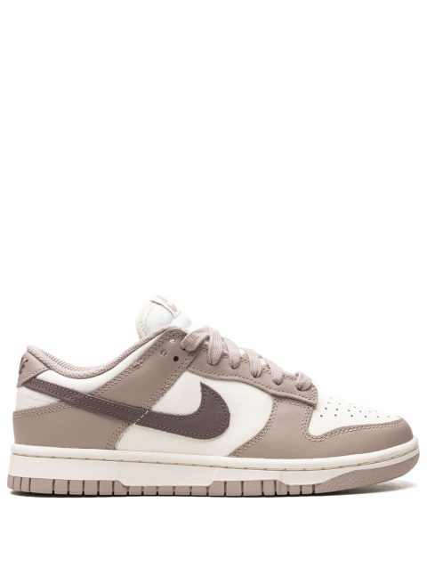 Dunk Low Sneakers