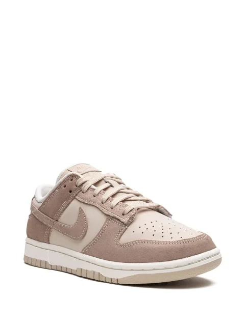 Dunk Low Sneakers