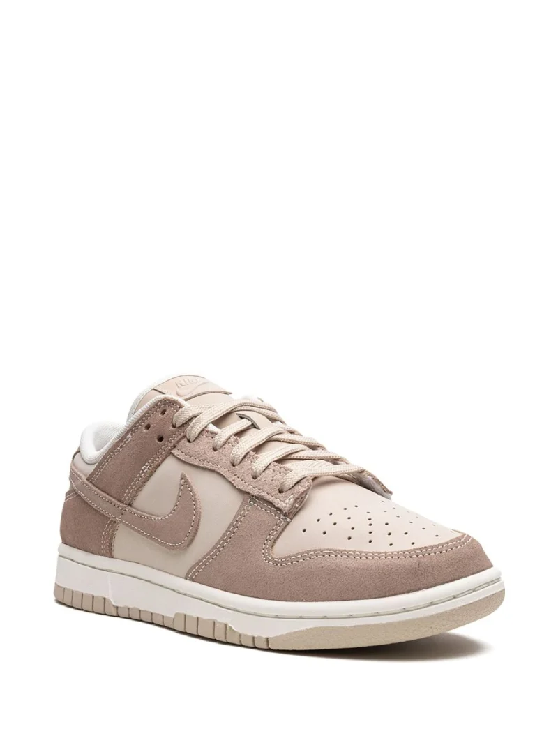 Dunk Low Sneakers