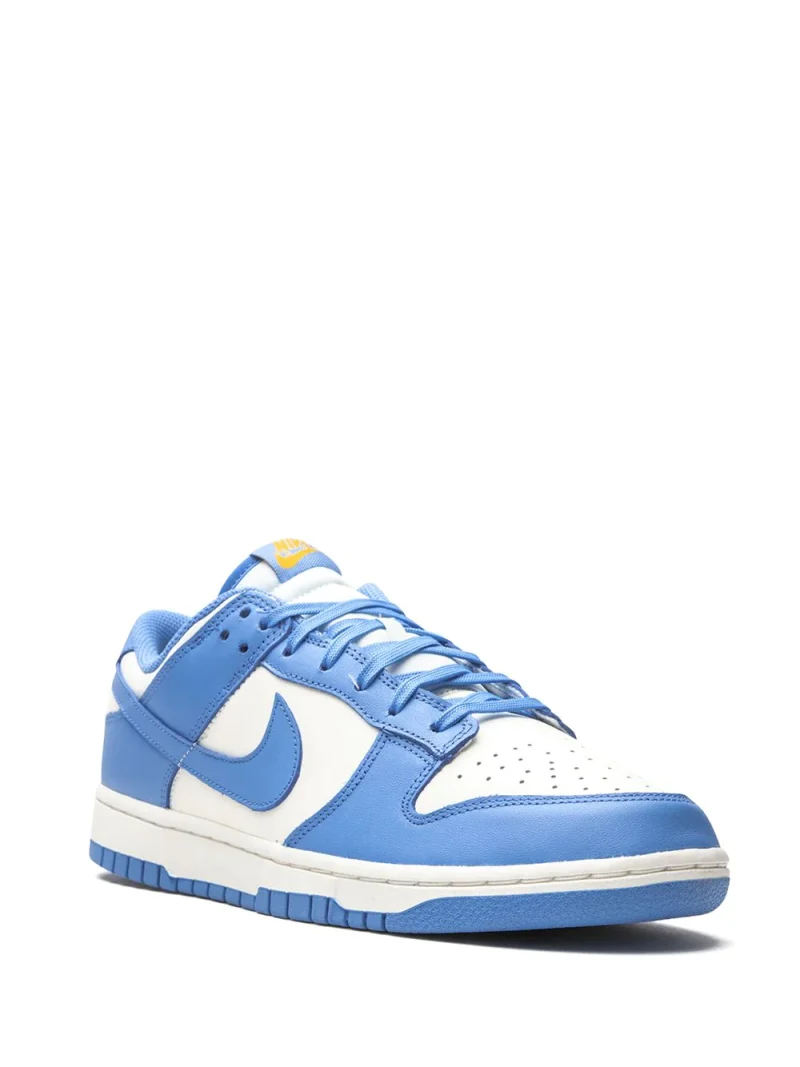 Dunk Low Sneakers