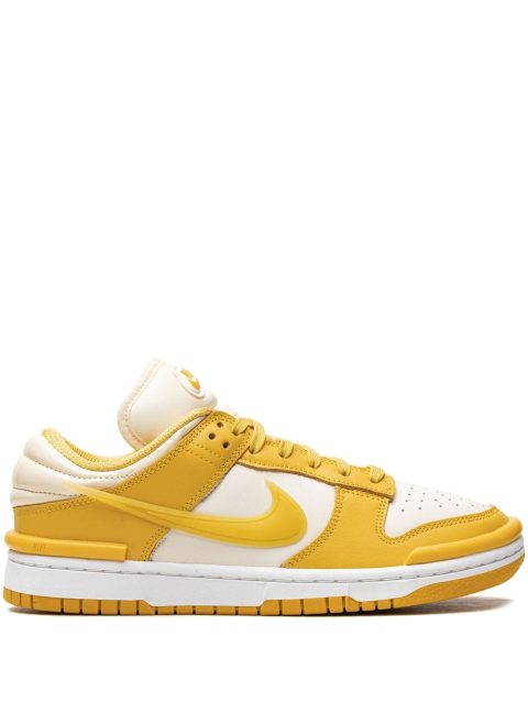 Dunk Low Sneakers