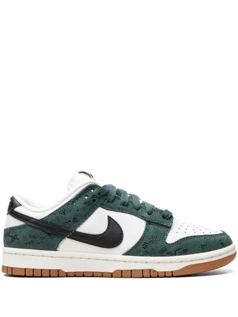 Dunk Low Sneakers