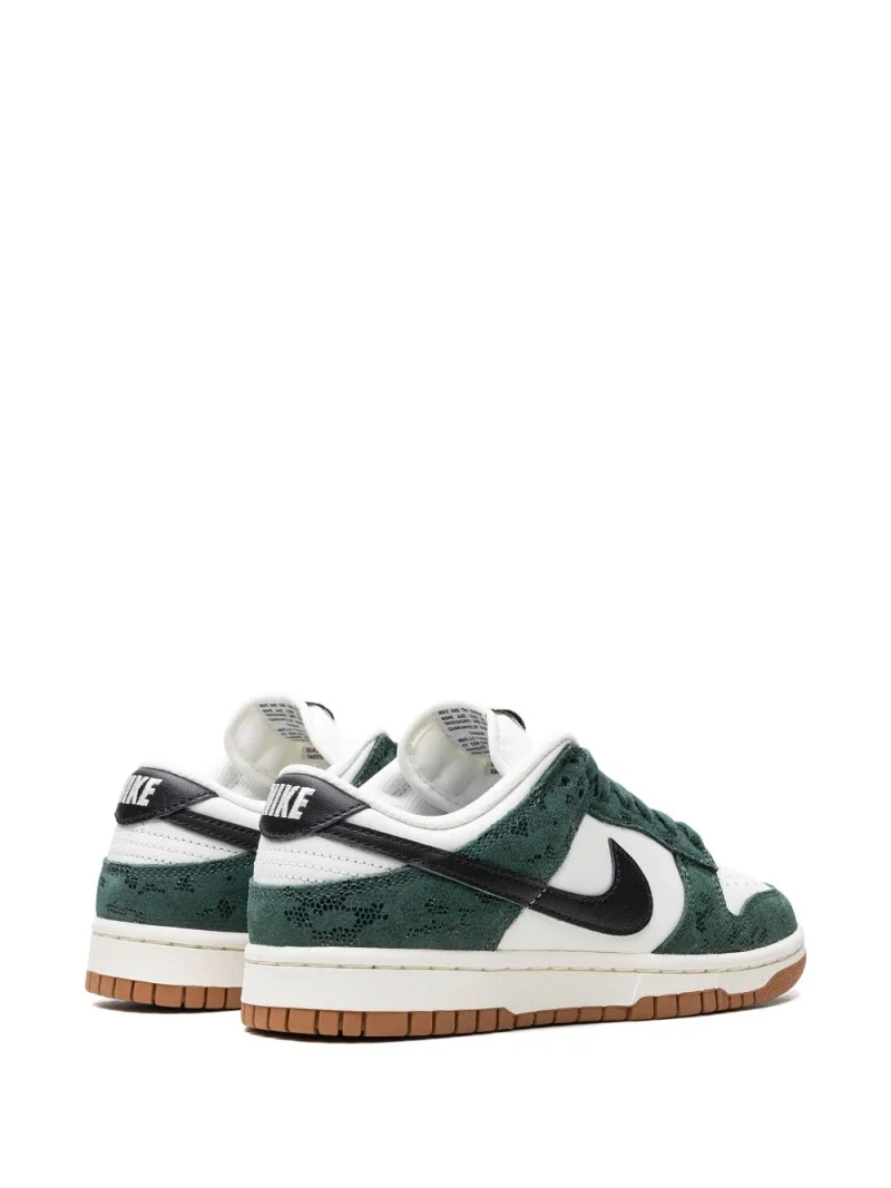 Dunk Low Sneakers