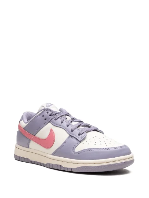 Dunk Low Sneakers