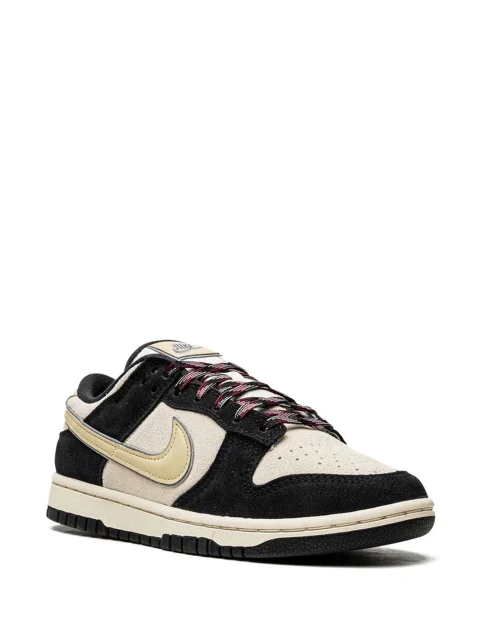 Dunk Low LX Sneakers