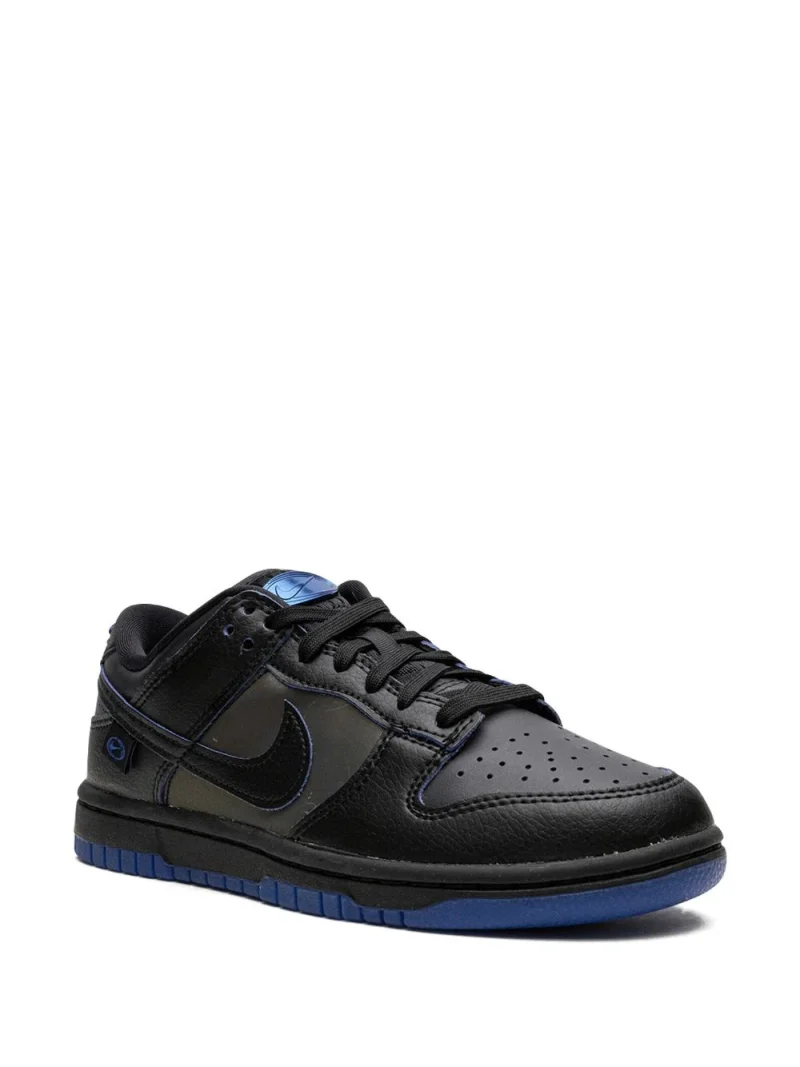 Dunk Low Sneakers