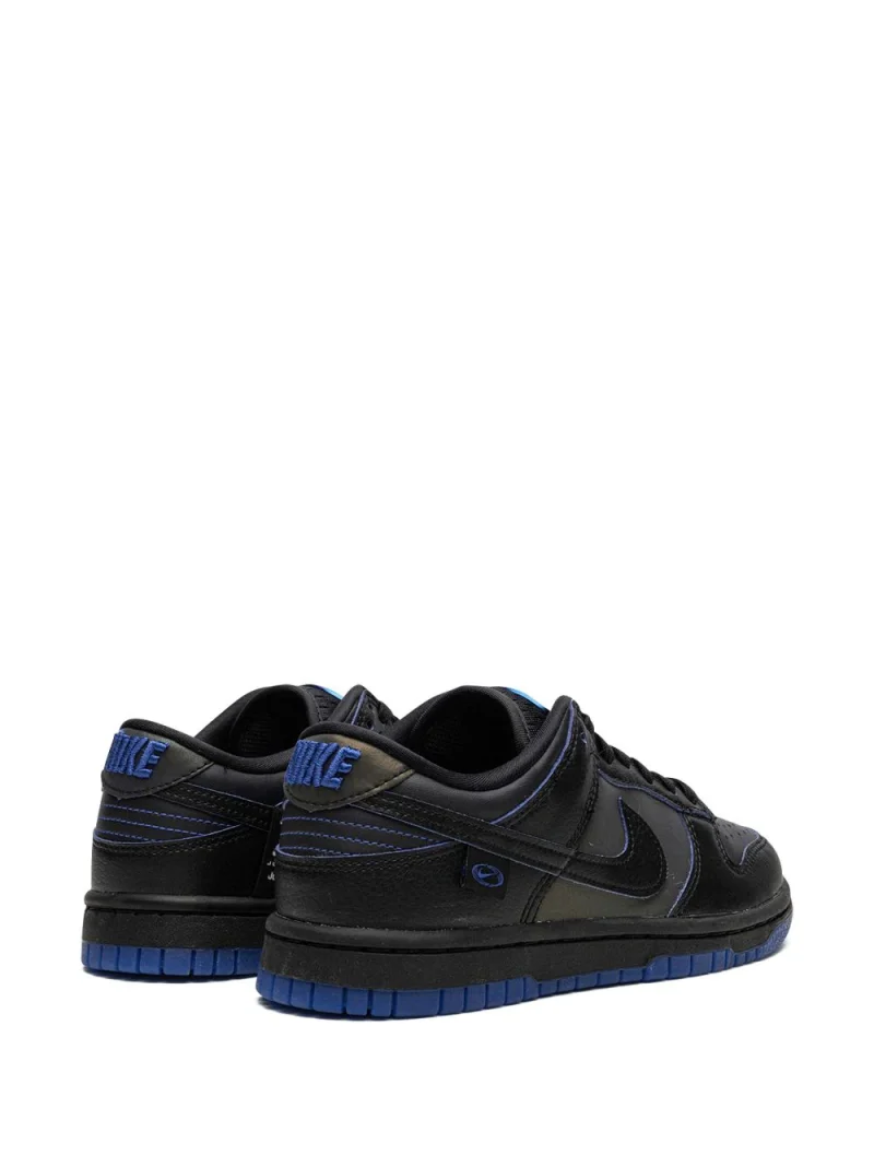 Dunk Low Sneakers