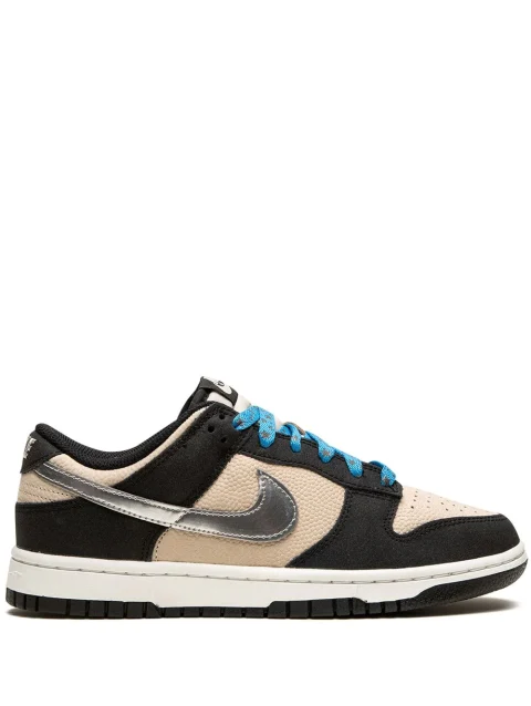 Dunk Low Sneakers