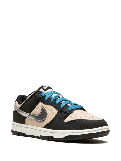 Dunk Low Sneakers