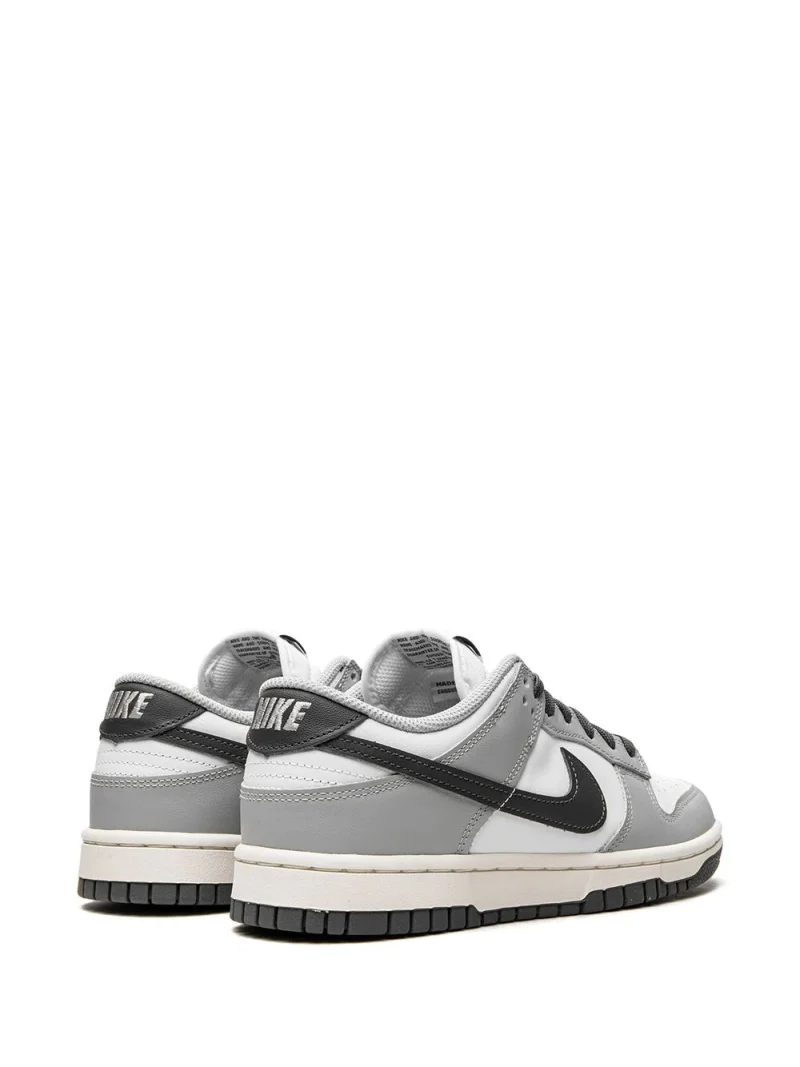 Dunk Low Sneakers