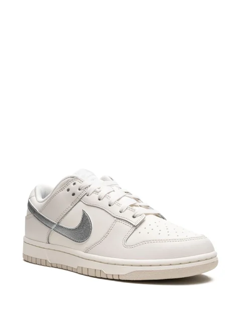 Dunk Low Sneakers