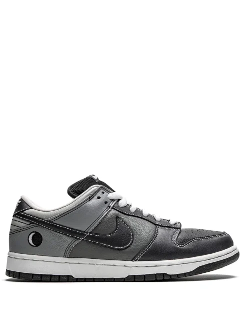 SB Dunk Low Sneakers