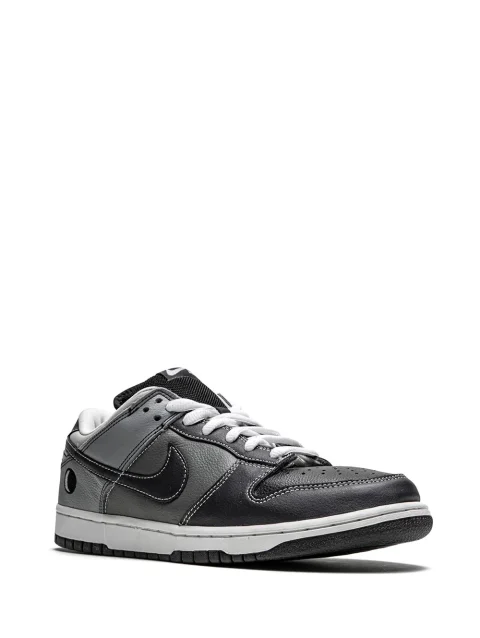 SB Dunk Low Sneakers