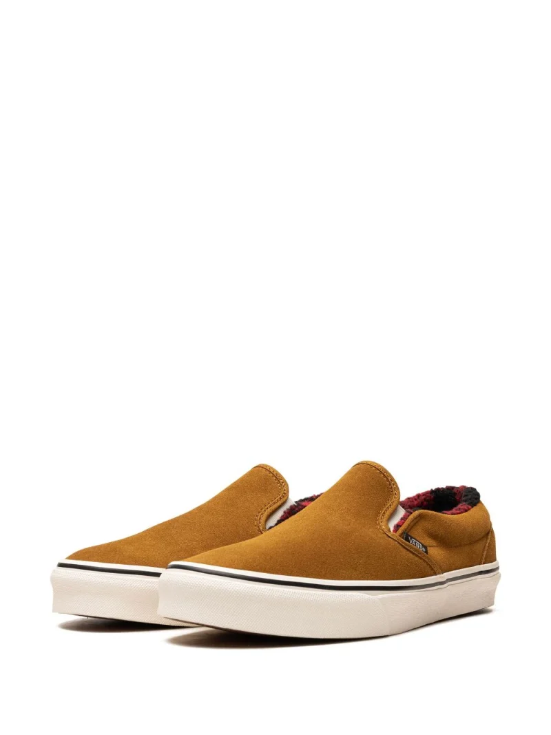 Classic Slip-On Cozy Hug sneakers